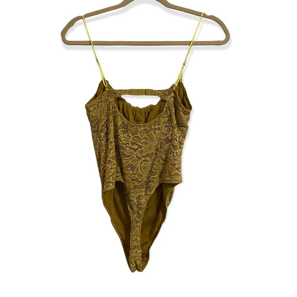 Out From Under by Urban Outfitters Battenberg Lace Bodysuit Size Large - Picture 8 of 8